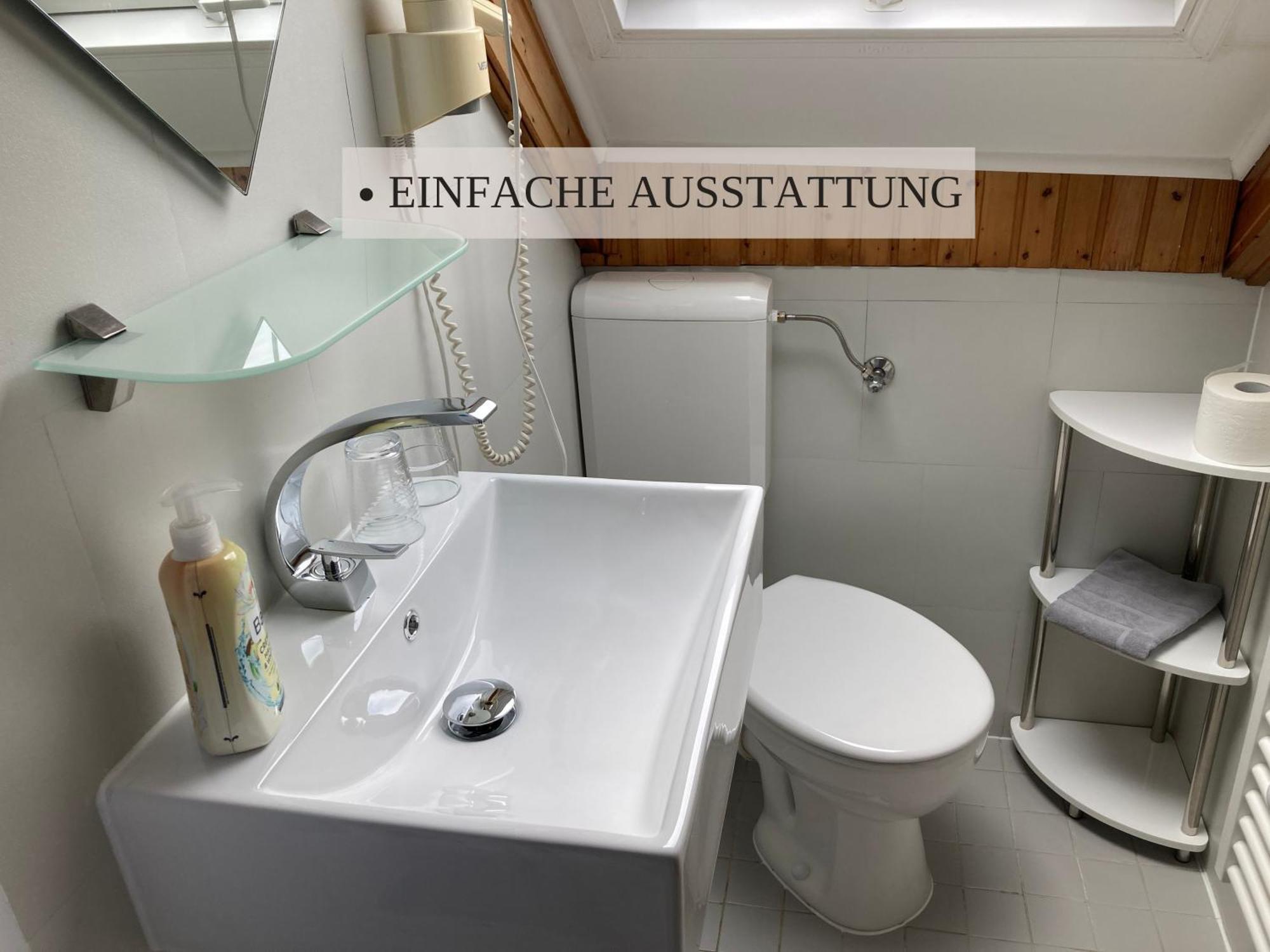 וורמן Haus Krabbe Zimmer Ohne Kueche, Fuer 1-2 Personen, Doppelbett, Zentral Gelegen Zwischen Cuxhaven Und Bremerhaven, Hunde Kostenfrei Willkommen, Kostenfreier Parkplatz מראה חיצוני תמונה